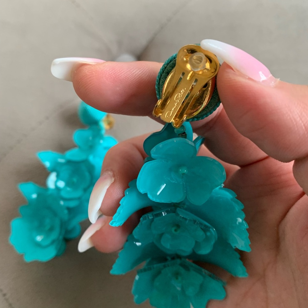 ⛔️Sold⛔️Oscar de la renta blue aqua floral statement earrings - Picture 5 of 8